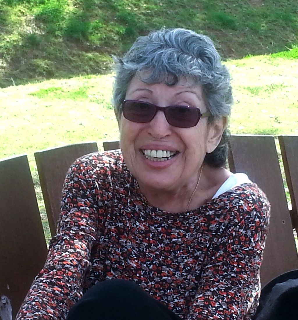 ����� ���